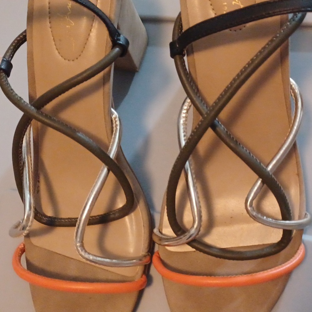 COMFORT SHOES - Picture 2 of 5